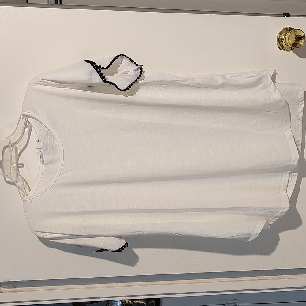 Amaryllis Ladies White Top Size 3X Makw An Offer